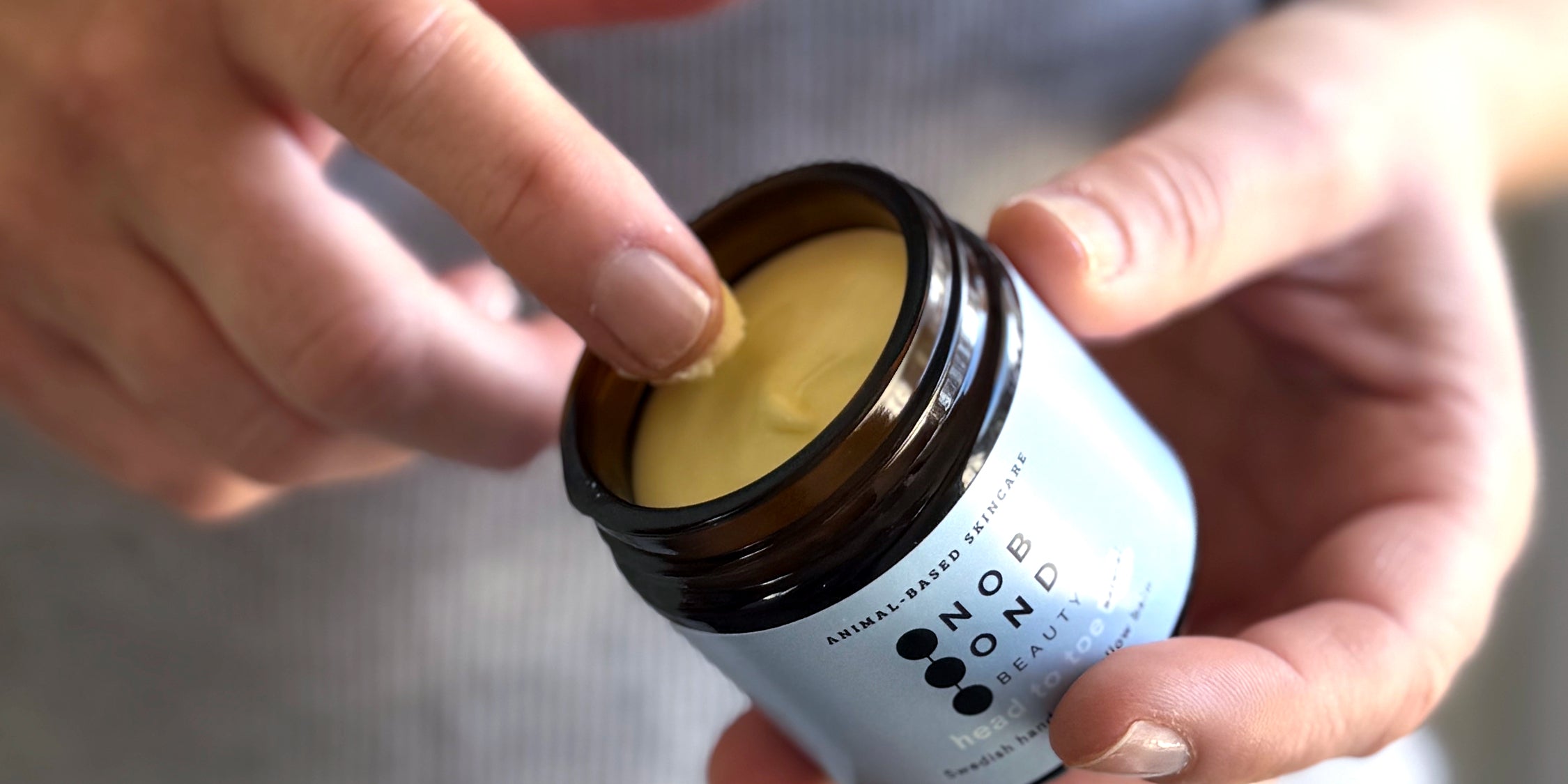 Applicering av tallow balm – naturlig hudvård för känslig hud